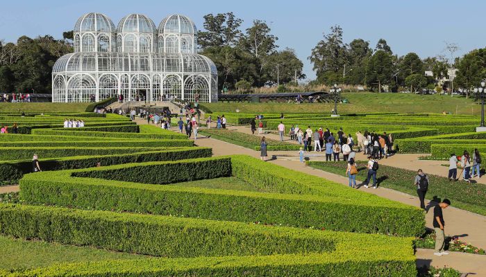 Serviços: Paraná tem 2º maior crescimento do País em 12 meses; turismo é destaque